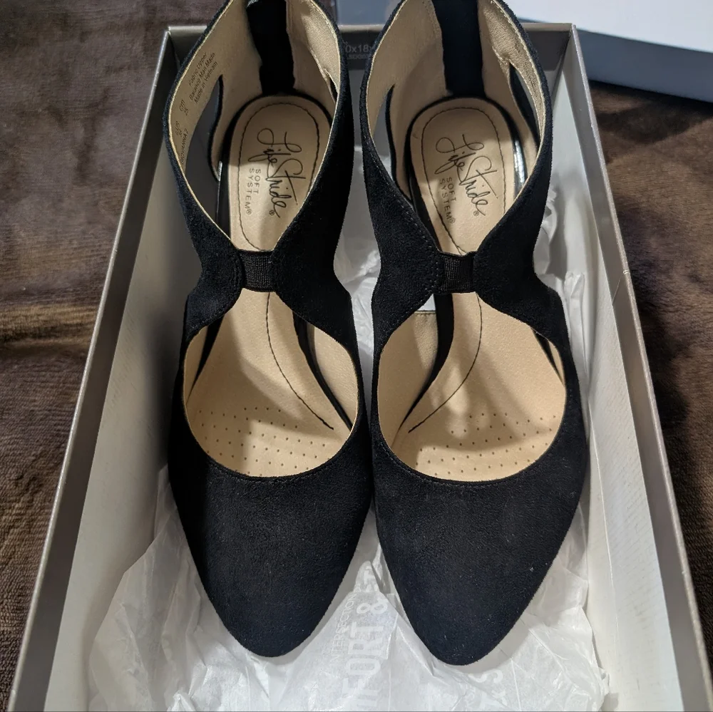 Life Stride Black Pointed Toe Cutout Heels
